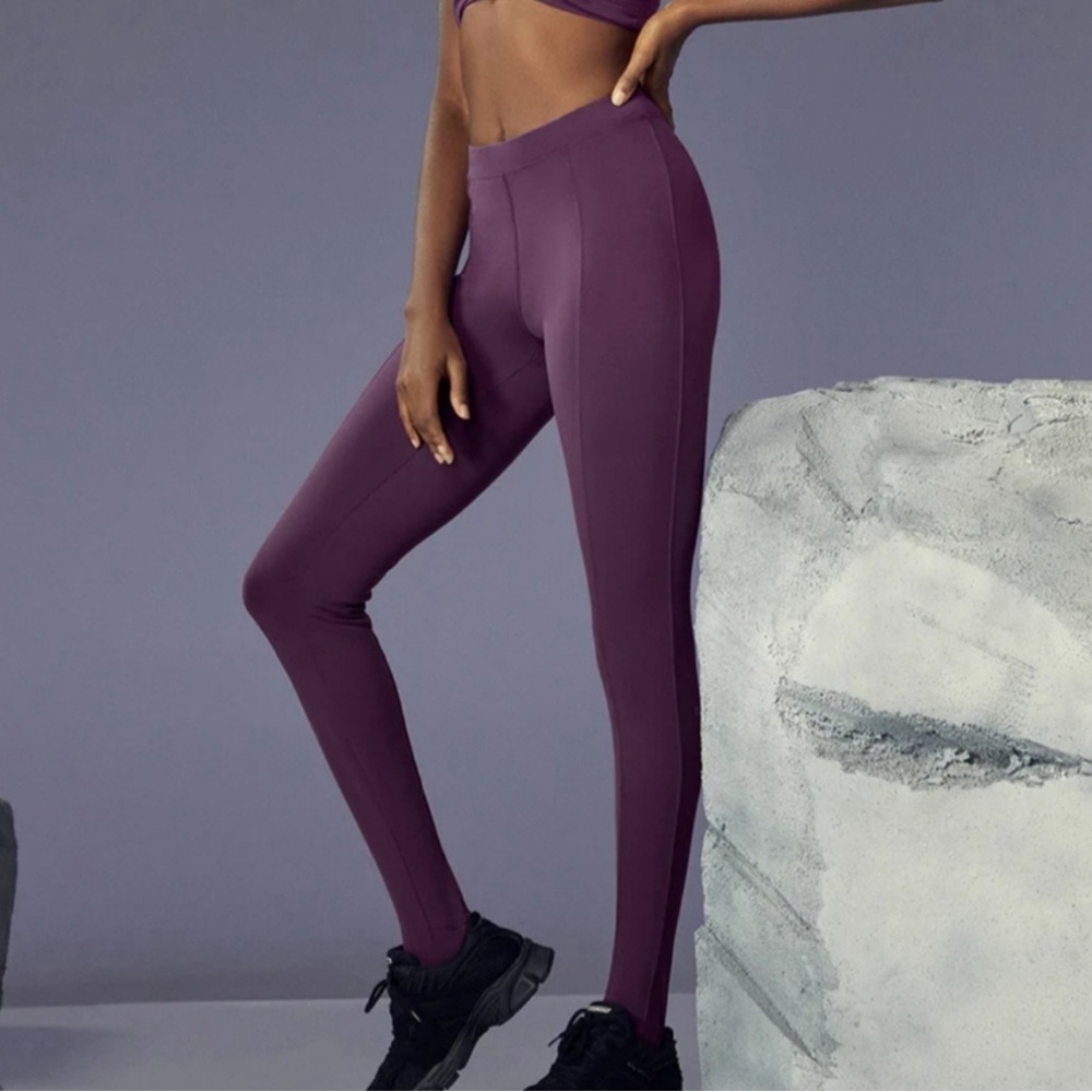 NWOT Alo Airbrush High Waist Enso Legging - Dark Plum Size XS